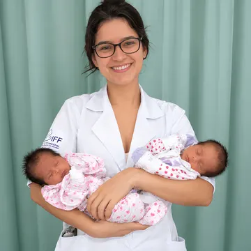 Alanna e Agatha as Gêmeas